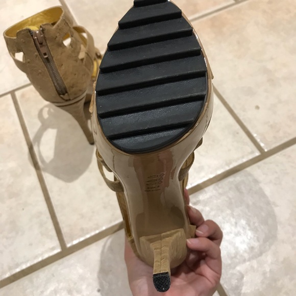 Cute strappy heels - Size 8 - Picture 4 of 5